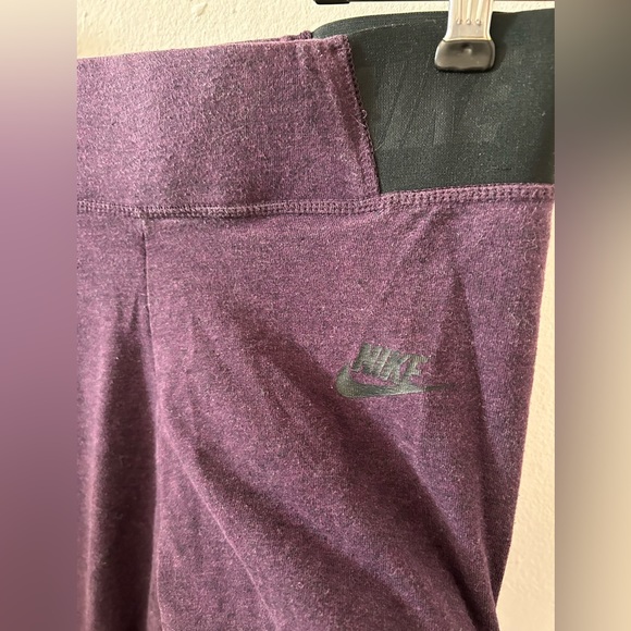 NIKE - Women’s Tights in Medium - Picture 3 of 9